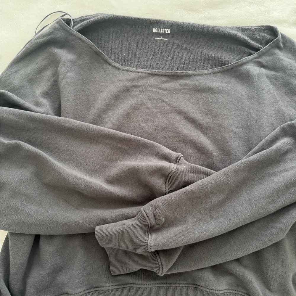 Hollister Women's Charcoal Crew Neck Top
